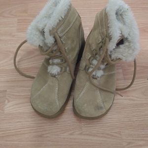 Military style boots with fur lining